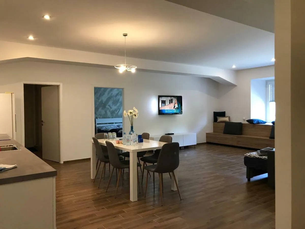 Jure Apartment In Lubiana
